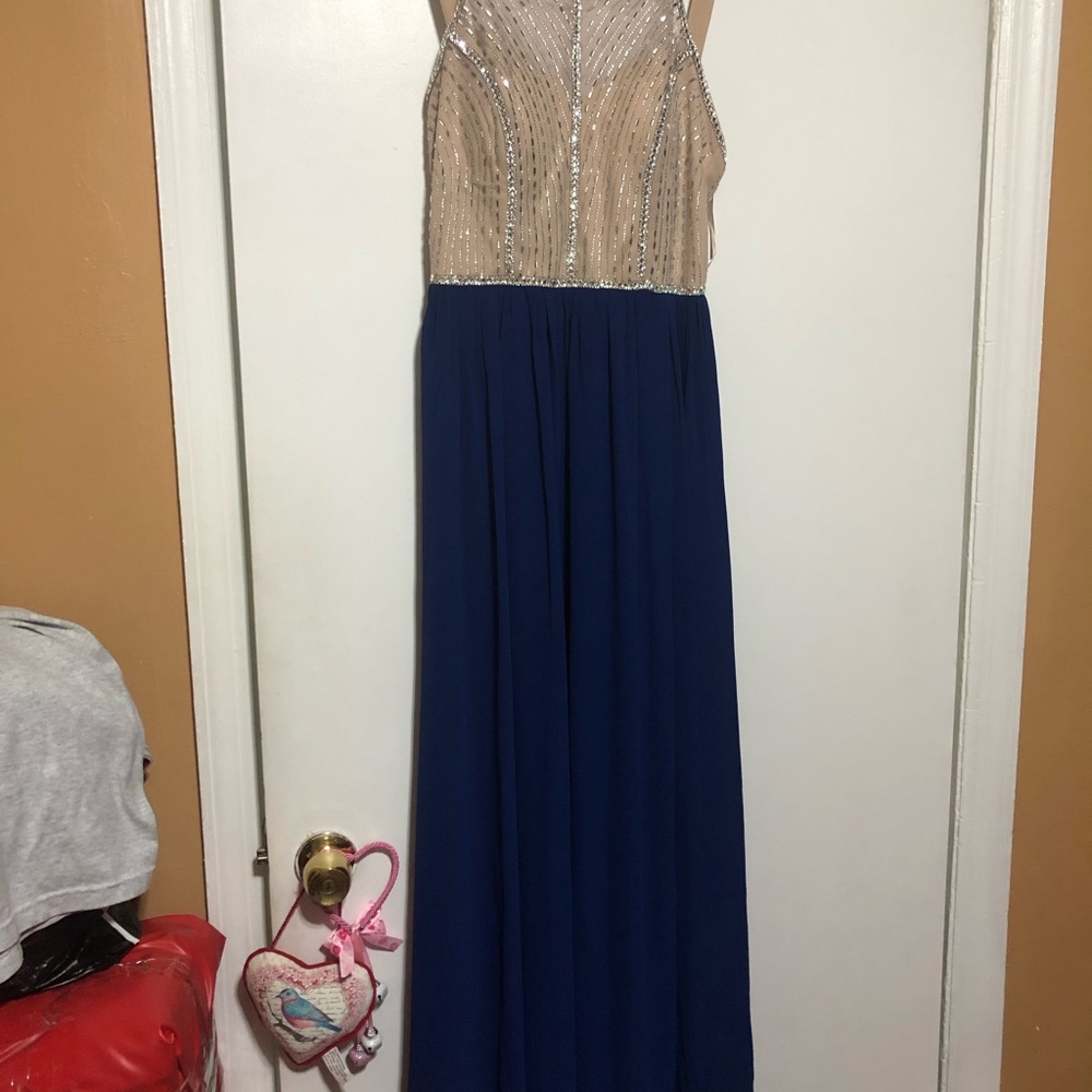 Prom dress - Picture 3 of 8